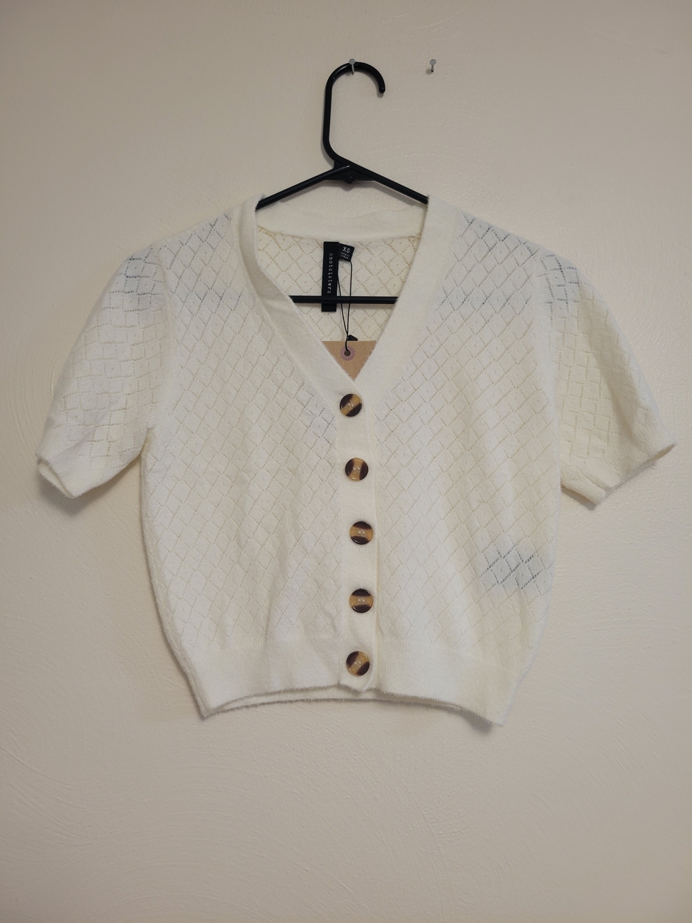 knot sisters Cream V-Neck Short Sleeve Knit Cardigan Tortoise Buttons Size XS